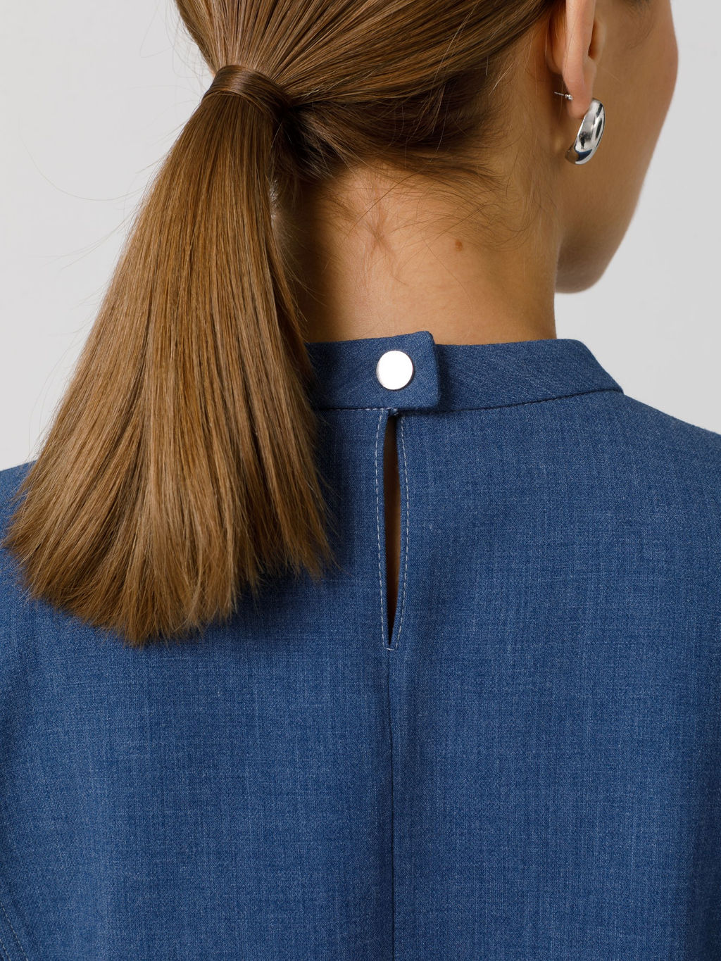 Блузка со спущенным плечом