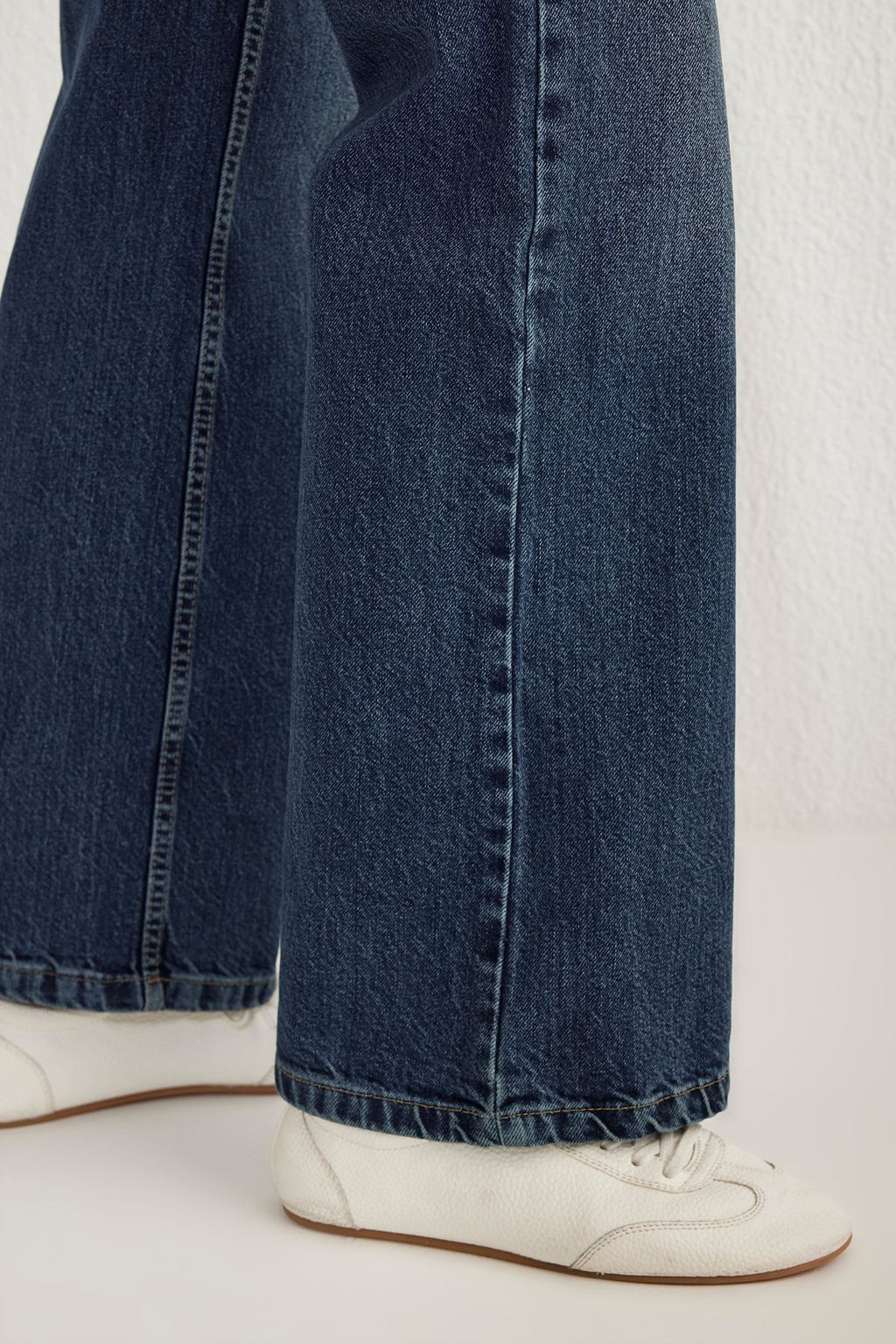 TRENDYOLMILLA Koyu Mavi Premium Yuksek Bel Wide Leg Jeans TWOSS25JE00089  фото 4