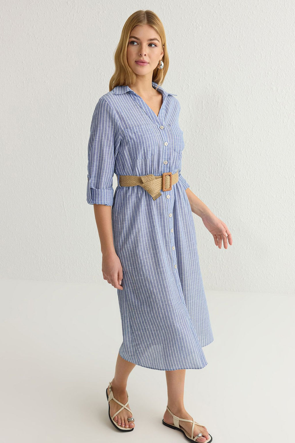 Mavi Kemerli Cizgili Midi Dokuma Gomlek Elbise TWOSS25EL00063