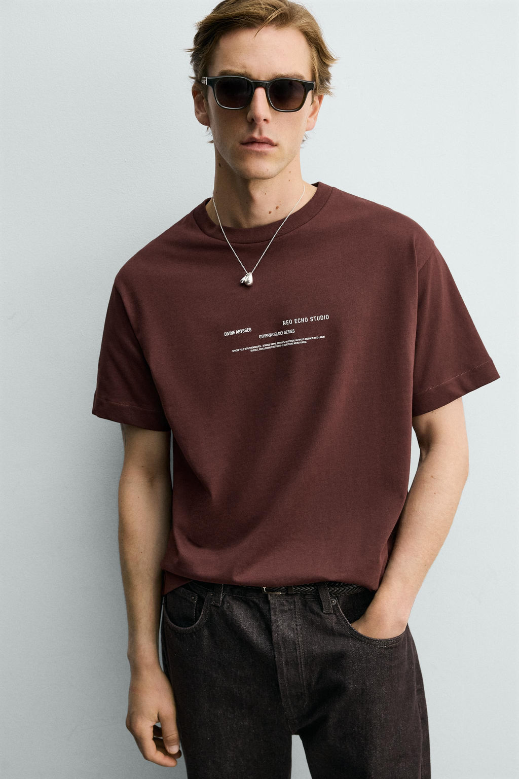CAMISETA RELAXED FIT GR?FICO CUADRO / Burgundy