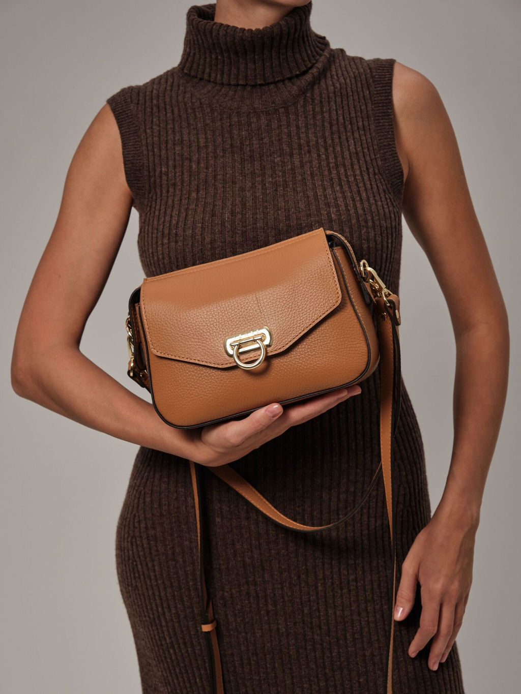 Сумка кожаная через плечо Azaro 3684 коричневый лист