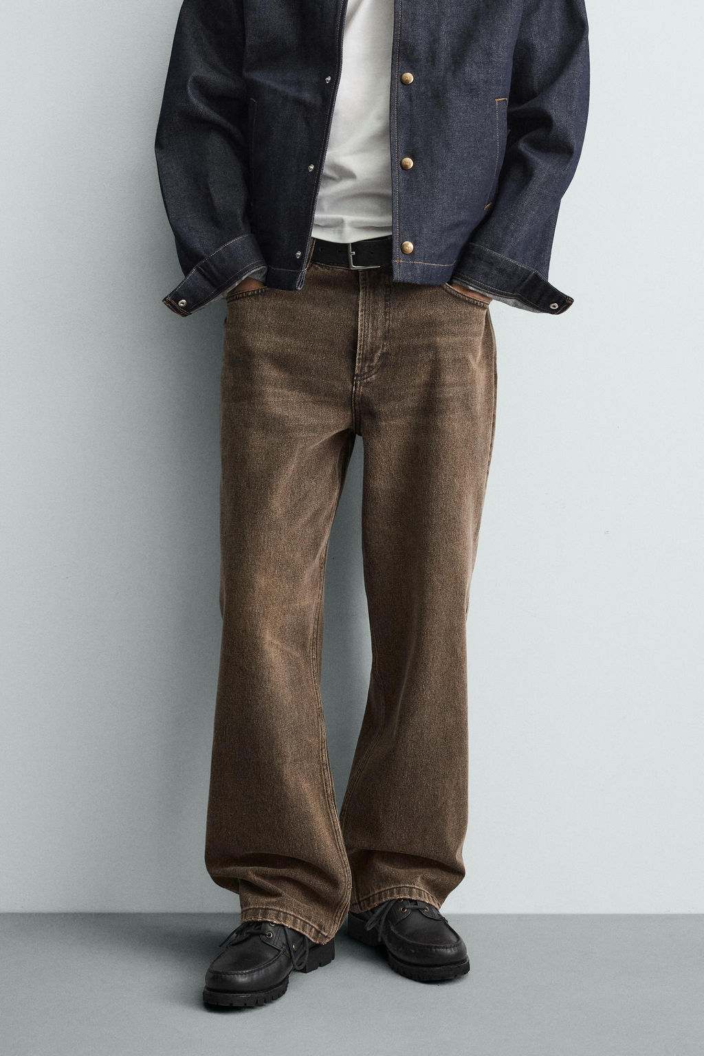 JEANS RELAXED FIT ACABADO EFECTO ENCERADO / Marr?n - Zara фото 2