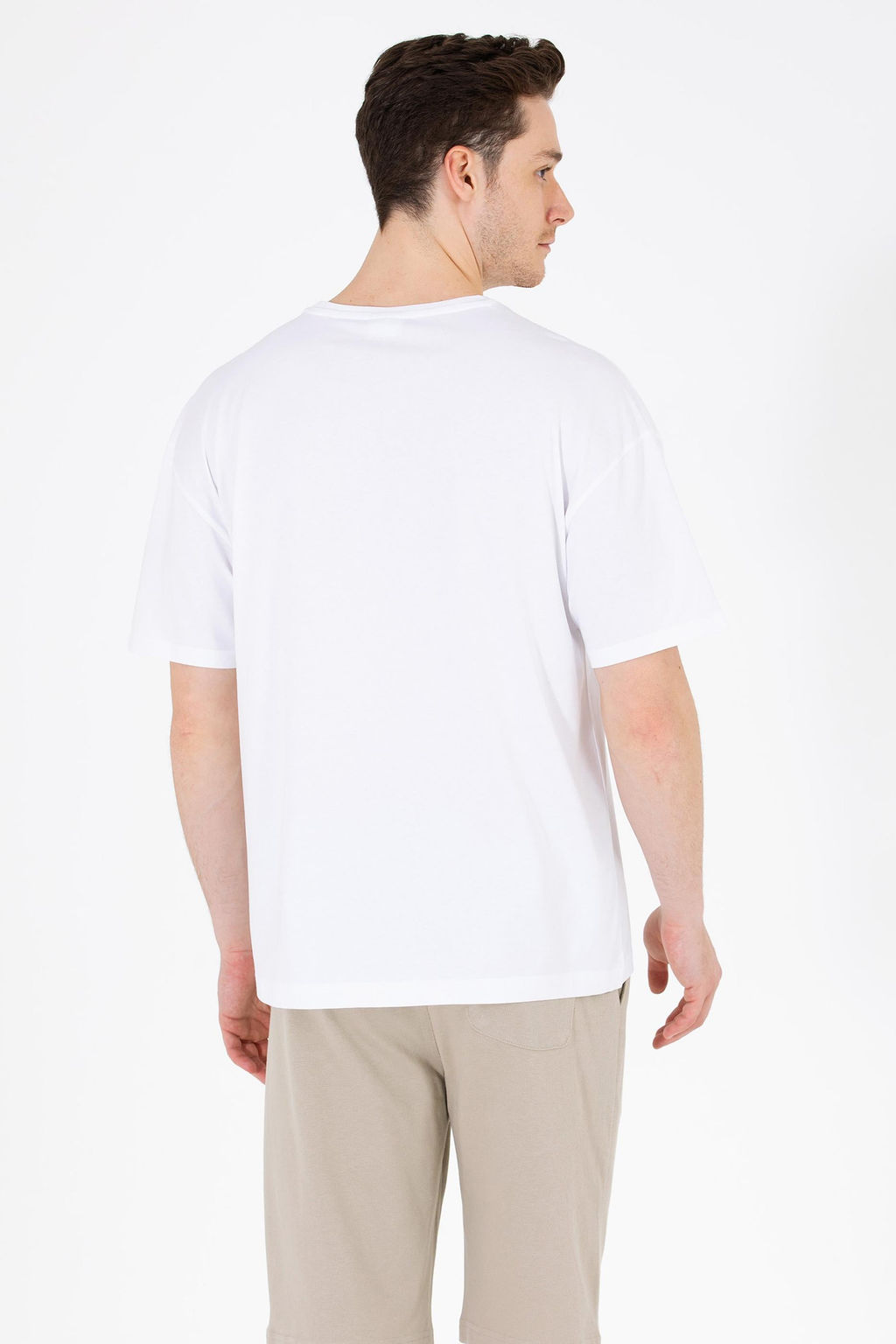 Erkek Beyaz Oversize Bisiklet Yaka Ti__rt