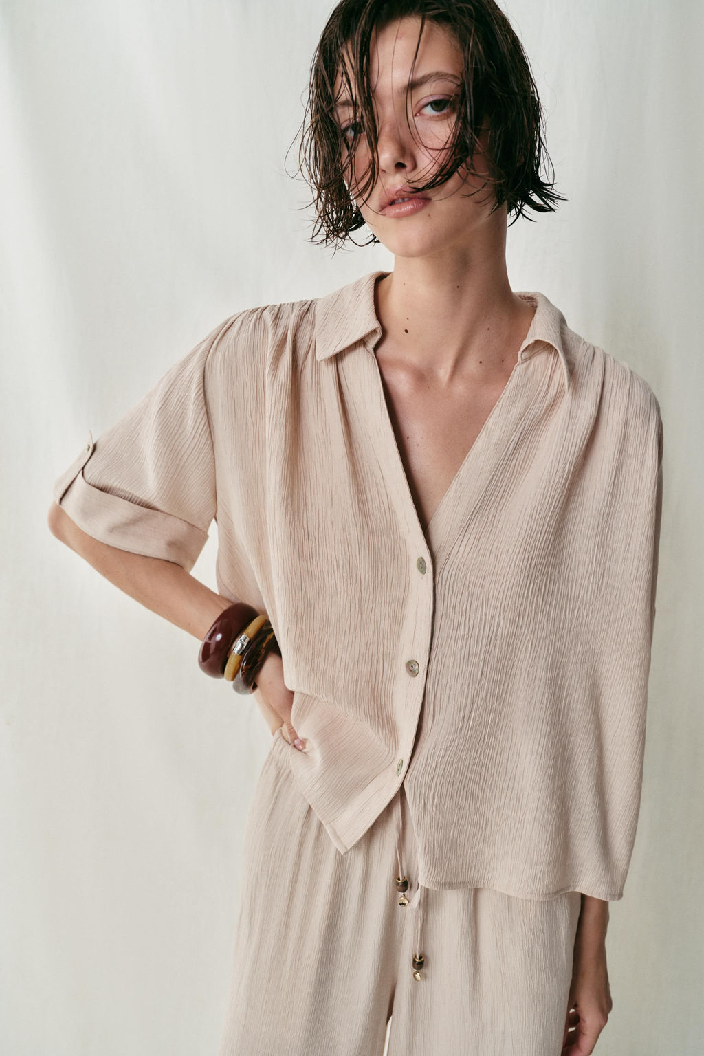 CAMISA FLUIDA MANGA CORTA / Crudo - Zara фото 2