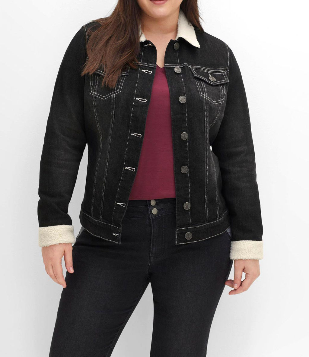 Джинсовый жакет с иск. мехом, черный - Sheego фото 5