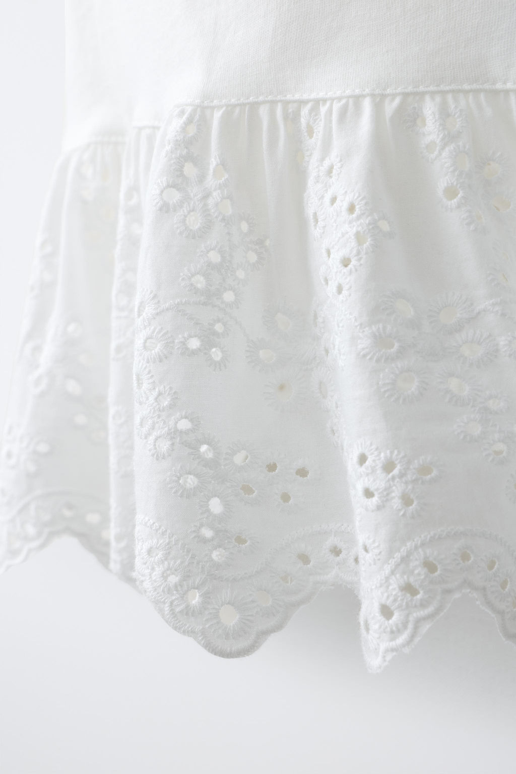 CAMISETA COMBINADA BORDADO SUIZO / Blanco