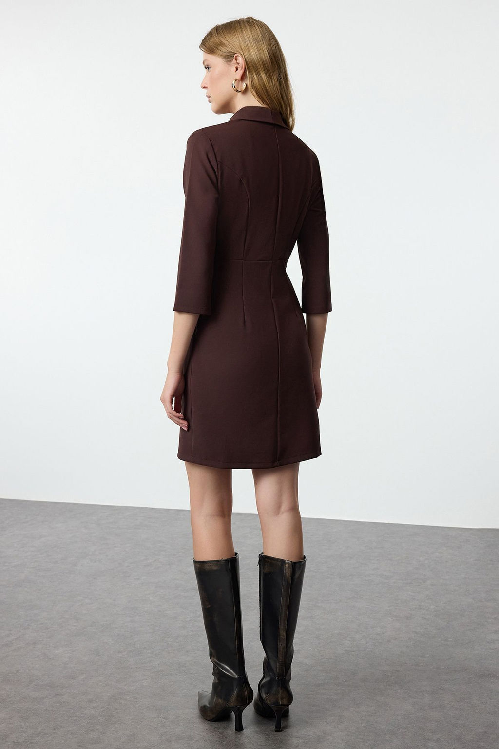 Kahverengi Mini V Yaka Dokuma Elbise TWOAW23EL00384