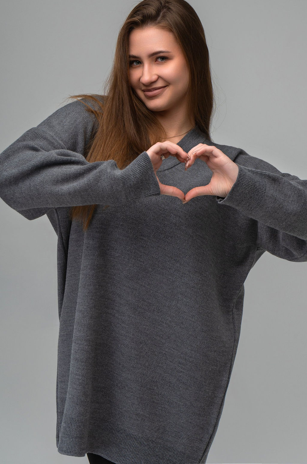 Женский удлиненный джемпер оверсайз с V-вырезом Happyfox - Happy fox фото 12