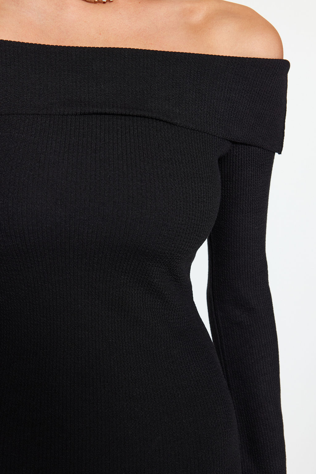 TRENDYOLMILLA Siyah Fitted/Vucuda Oturan Yumusak Dokulu Midi Esnek Orme Kalem Madonna Yaka Elbise TWOAW24EL00803  фото 10