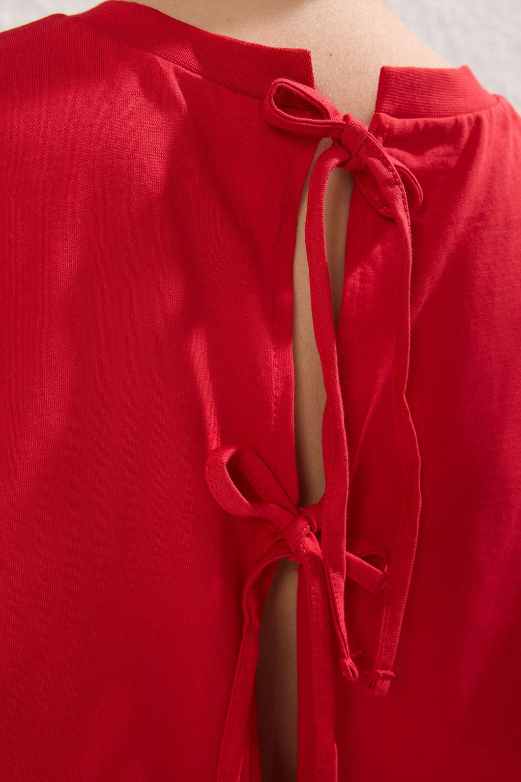 TRENDYOLMILLA Siyah %100 Pamuk Ay Kol Baglama Detayl? Bisiklet Yaka Orme T-Shirt TWOSS25TS00156  фото 3