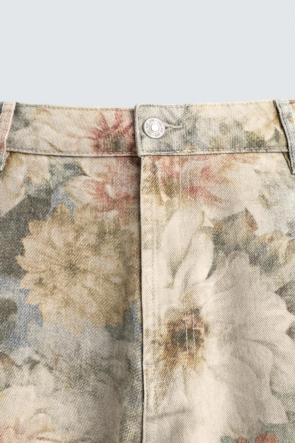 BERMUDA RELAXED FIT ESTAMPADO FLORAL LAVADO / Multicolor