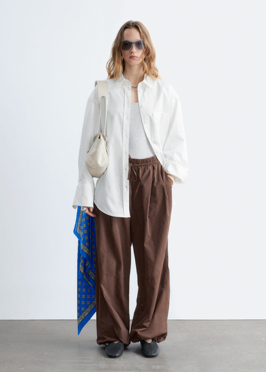 Pantalones de perneras anchas con cord?n de ajuste - H&m фото 3