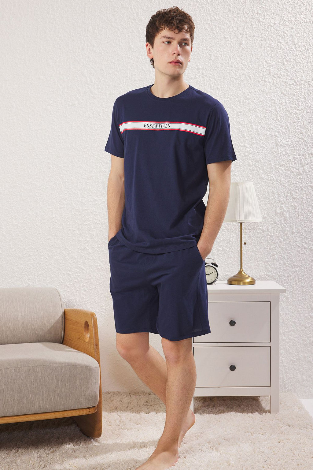 TRENDYOL MAN Gri Regular Fit Bask?l? Sortlu Orme Pijama Tak?m? TMNSS25PT00016