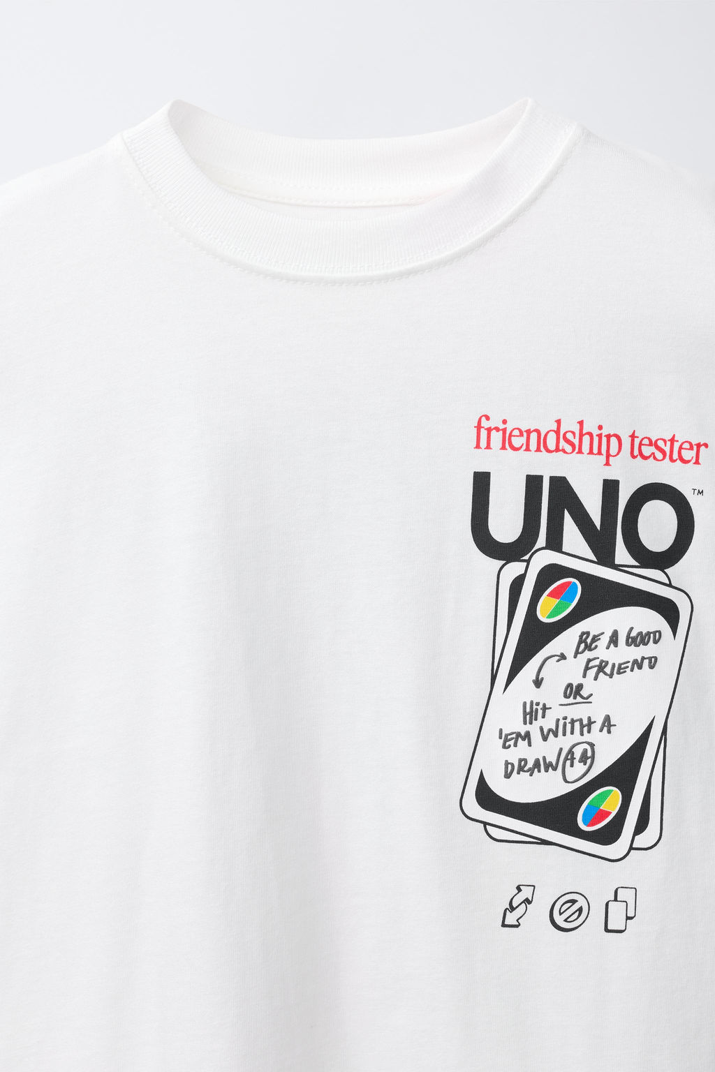CAMISETA ESTAMPADO JUEGO CARTAS UNO  / Blanco