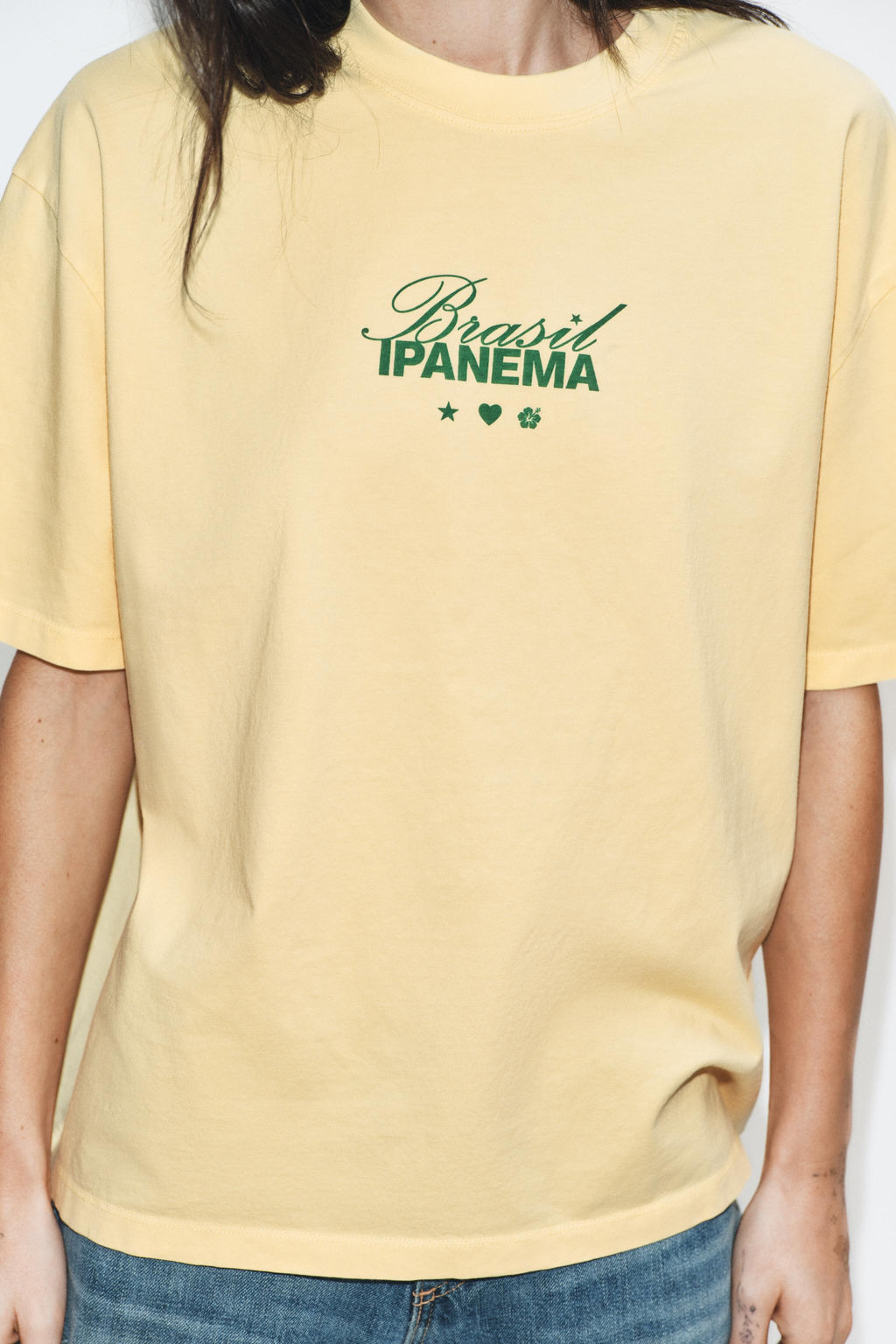 CAMISETA EFECTO LAVADO TEXTO / Amarillo