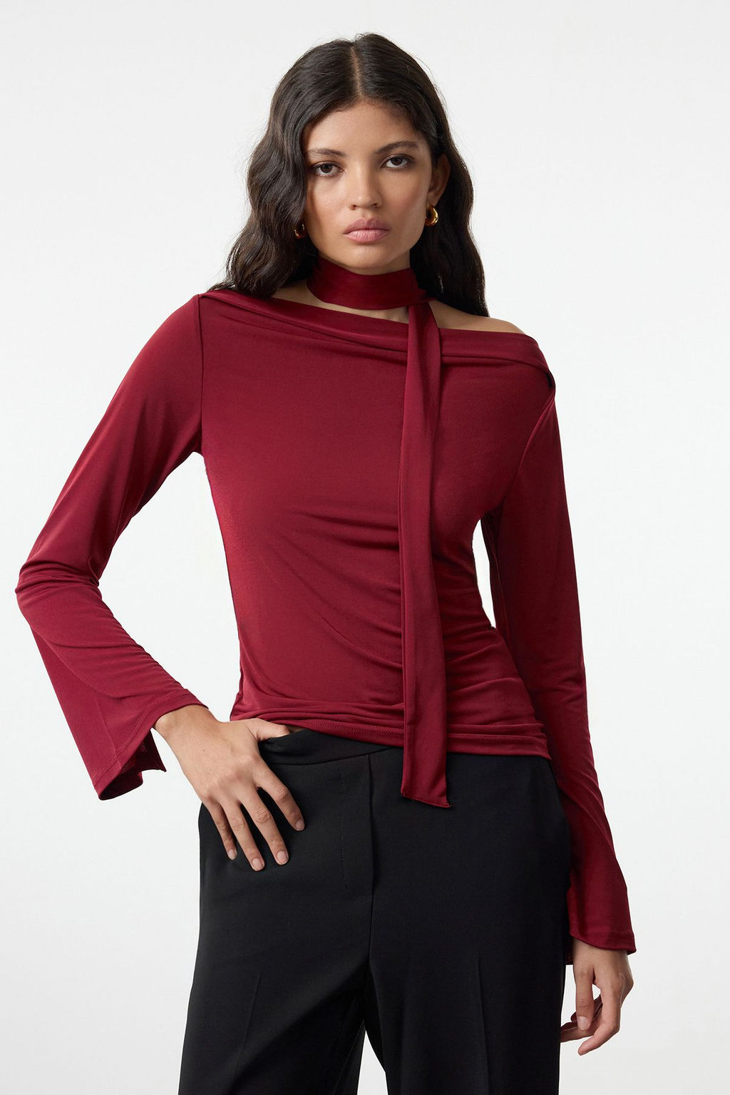 Trendyolmilla Siyah Sal Detayl? Fitted/Vucuda Oturan Esnek Orme Bluz TWOAW25BZ00107