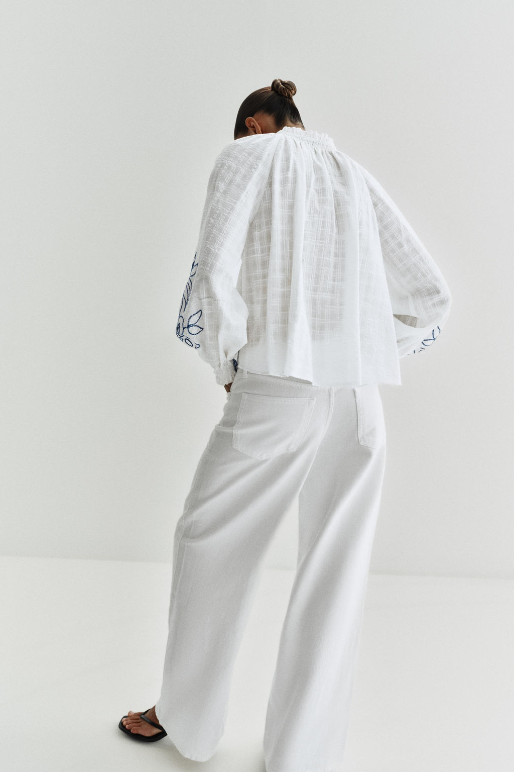 BLUSA BORDADOS FLORES / Crudo - Zara фото 6