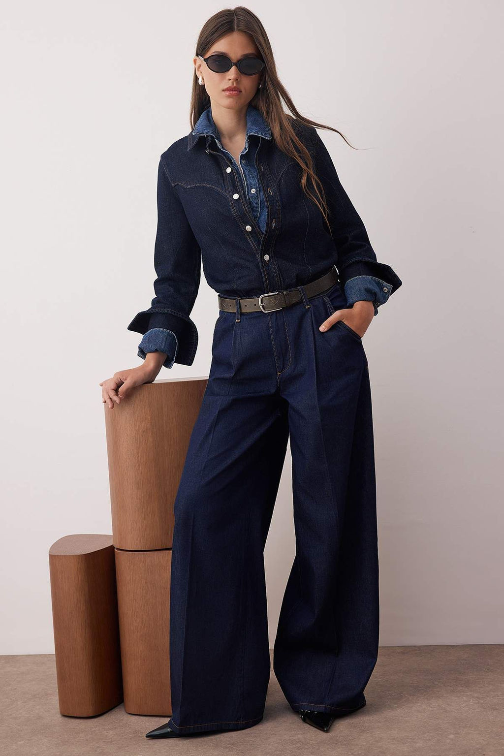 Koyu Mavi Pileli Normal Bel Wide Leg Jeans TWOAW26JE00008 - Trendyolmilla фото 2