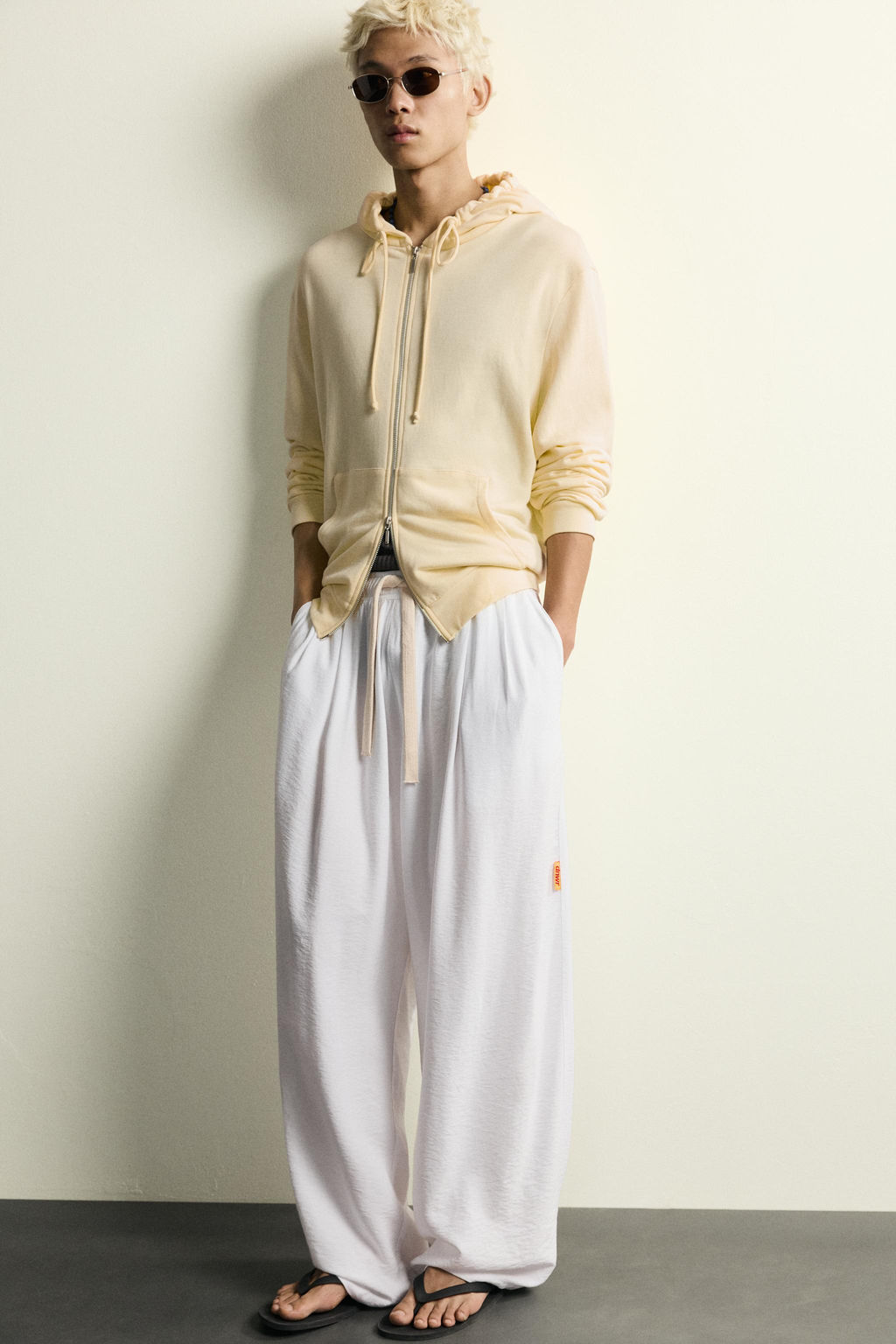 PANTAL?N FLUIDO RELAXED FIT / Blanco - Zara фото 5
