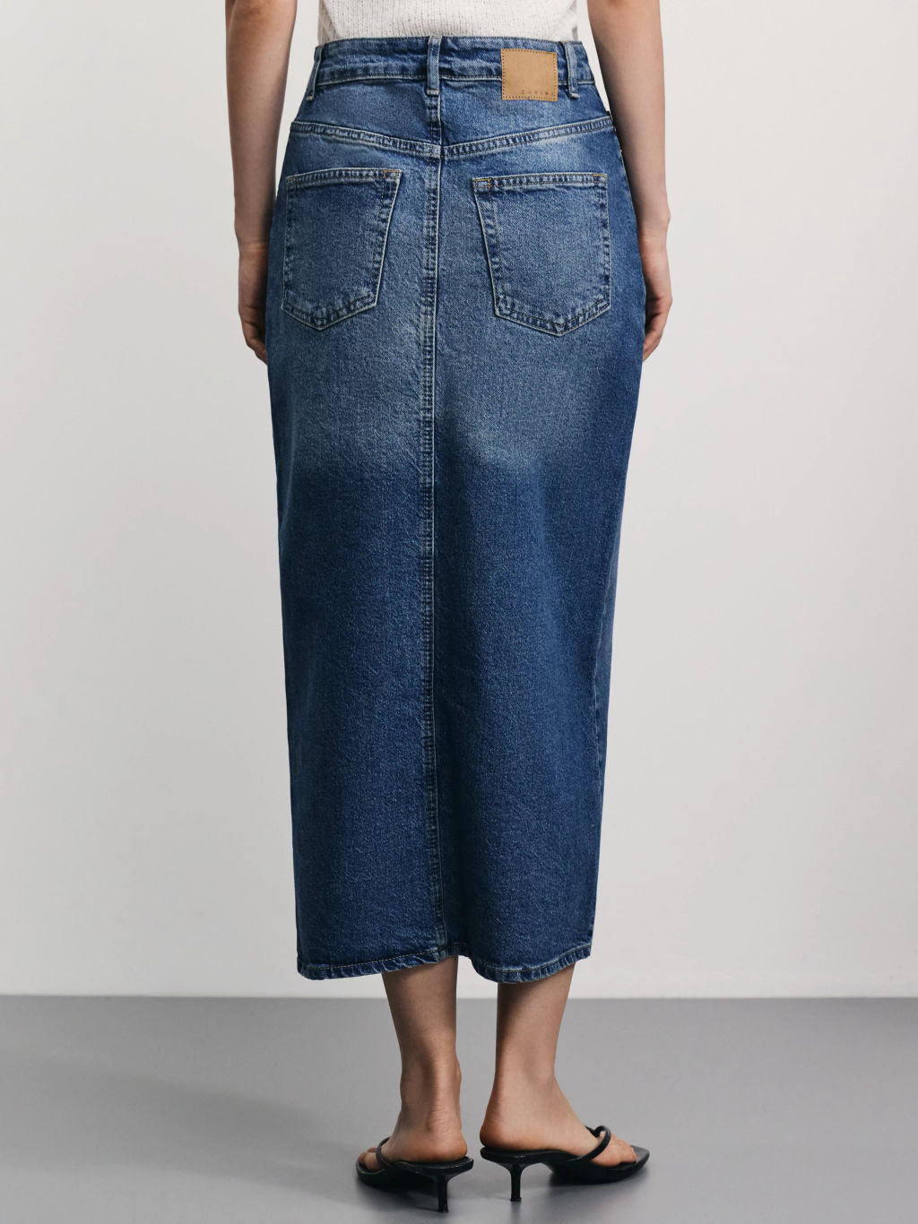 Джинсовая юбка миди с разрезом спереди / Zarina  фото 4