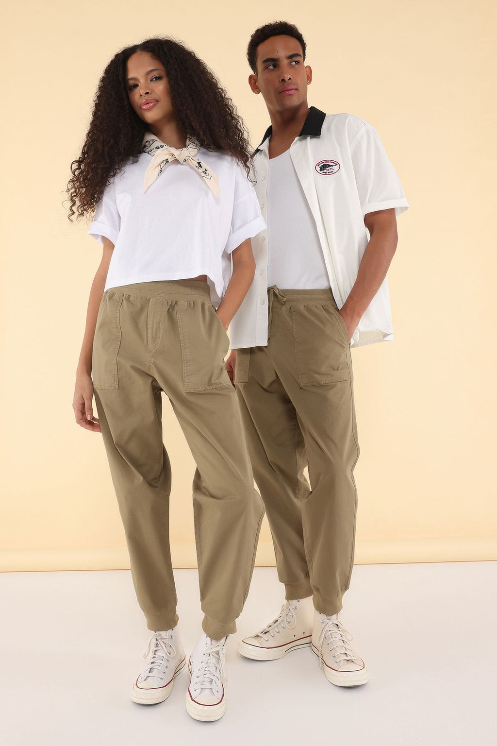 TRENDYOL MAN Haki Unisex Gabardin Kumas Rahat Jogger Pamuklu Pantolon TMNSS25PL00023