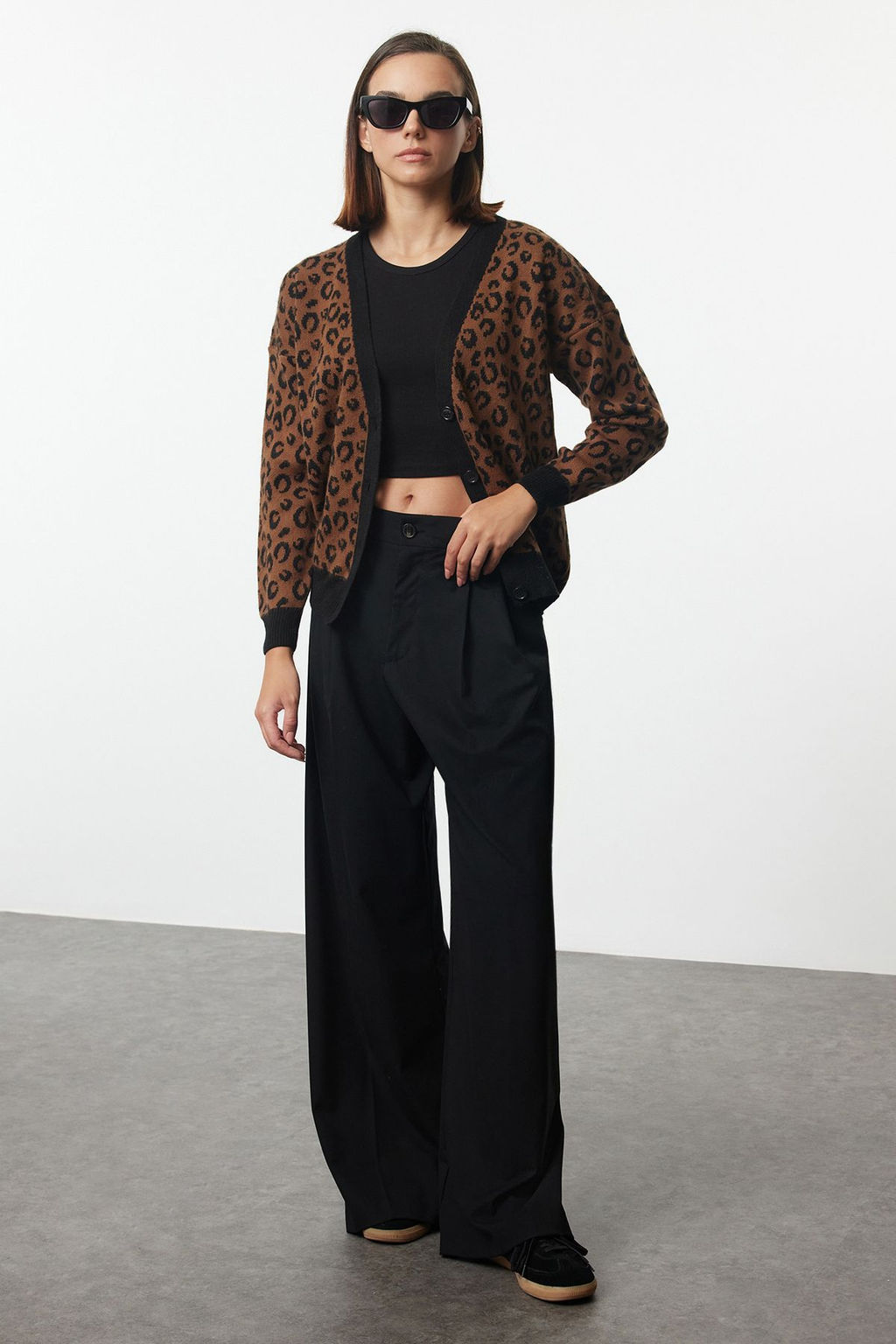 TRENDYOLMILLA Siyah Yumusak Dokulu Leopar Desenli Triko H?rka TWOAW25HI00330 фото 2