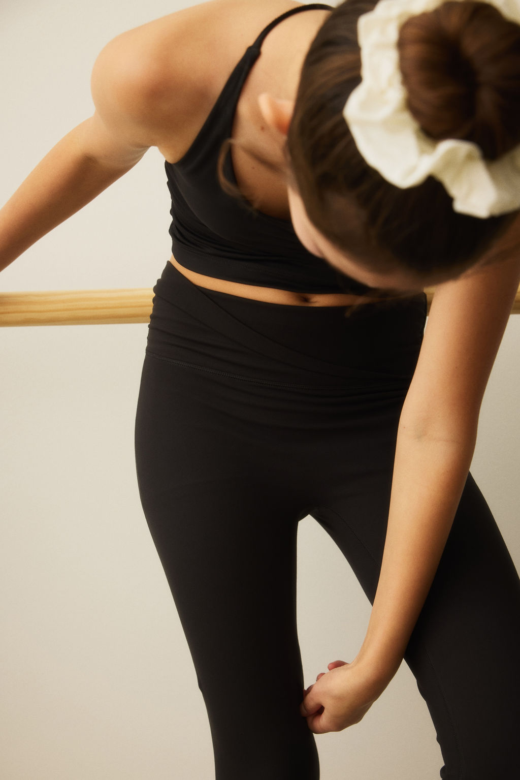 Leggings de yoga acampanados con SoftMove - H&m фото 6