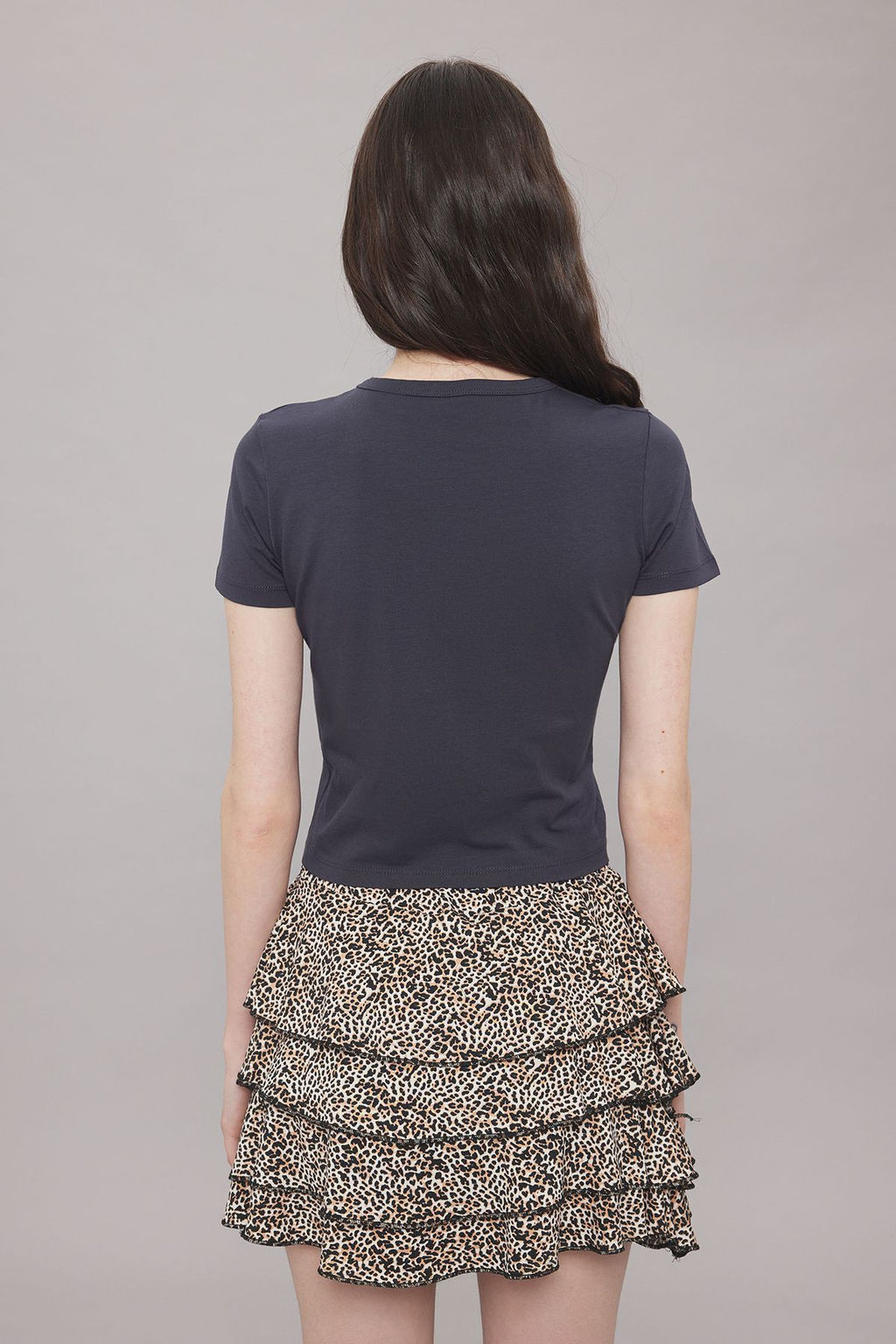 TRENDYOLMILLA Antrasit Fitted/Vucuda Oturan Nak?sl? Orme T-Shirt TWOSS25TS00082  фото 12