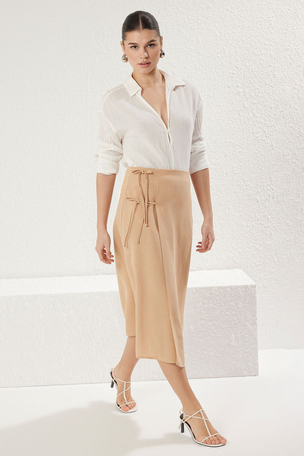 TRENDYOLMILLA Koyu Bej Yandan Bagc?k Detayl? Keten Gorunumlu Maxi Boy Dokuma Etek TWOSS25ET00083 фото 3