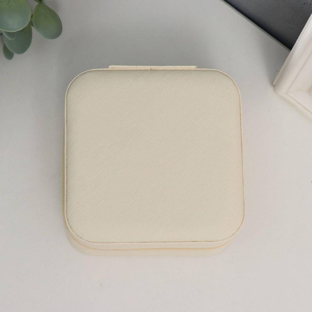 Шкатулка кожзам для украшений Штрихи. Белая 5х10х10 см - Simaland фото 4