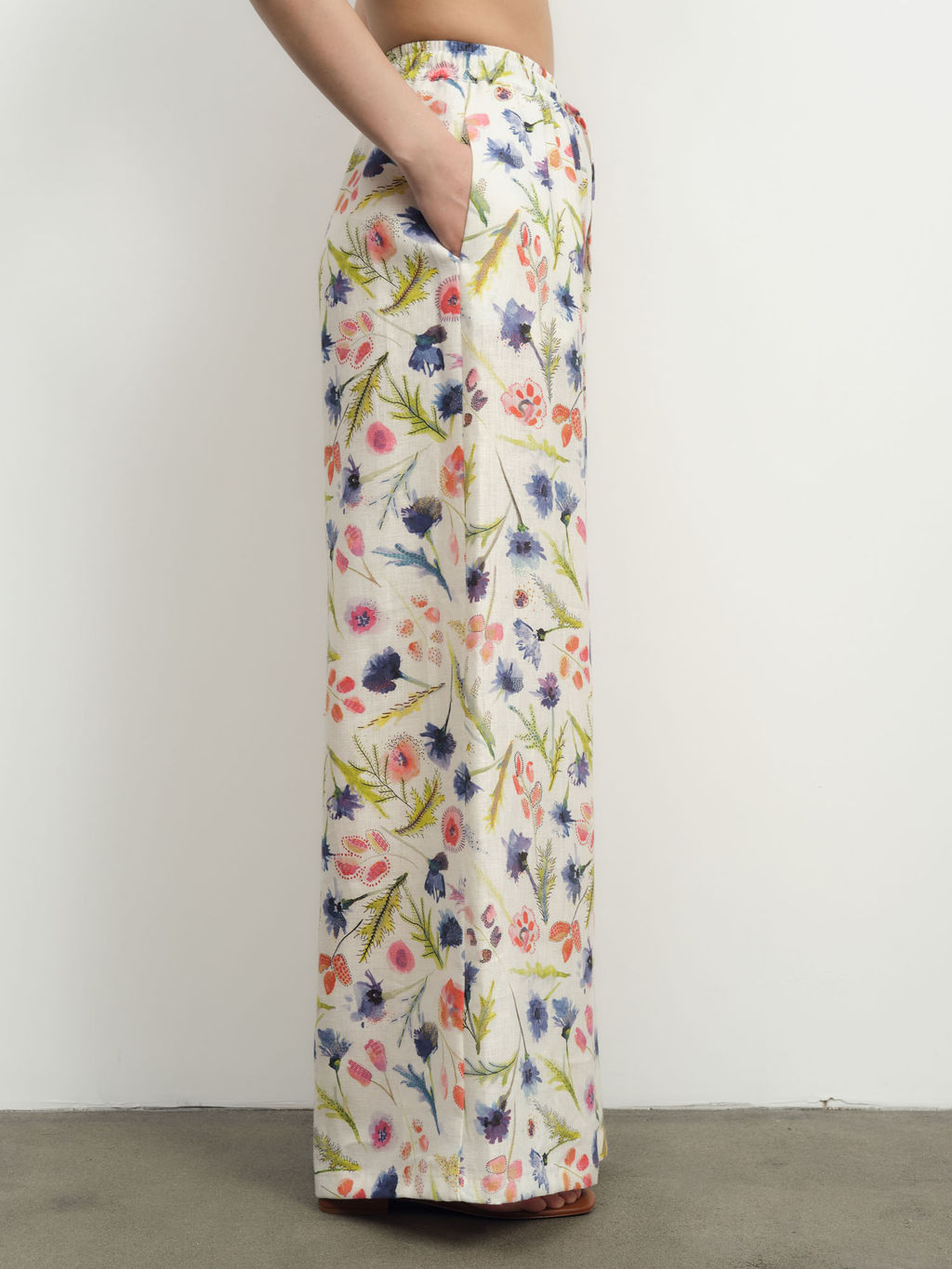 Брюки льняные 10367 с цветочным принтом