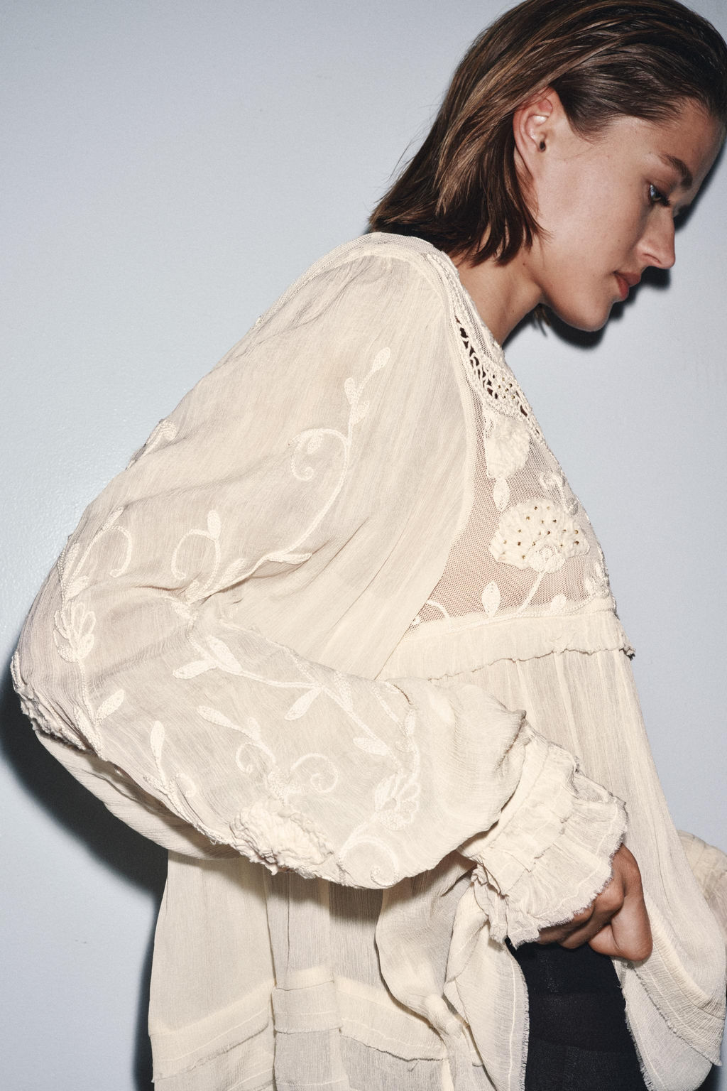 EMBROIDERED AND BEADED STRUCTURED BLOUSE - Zara фото 11