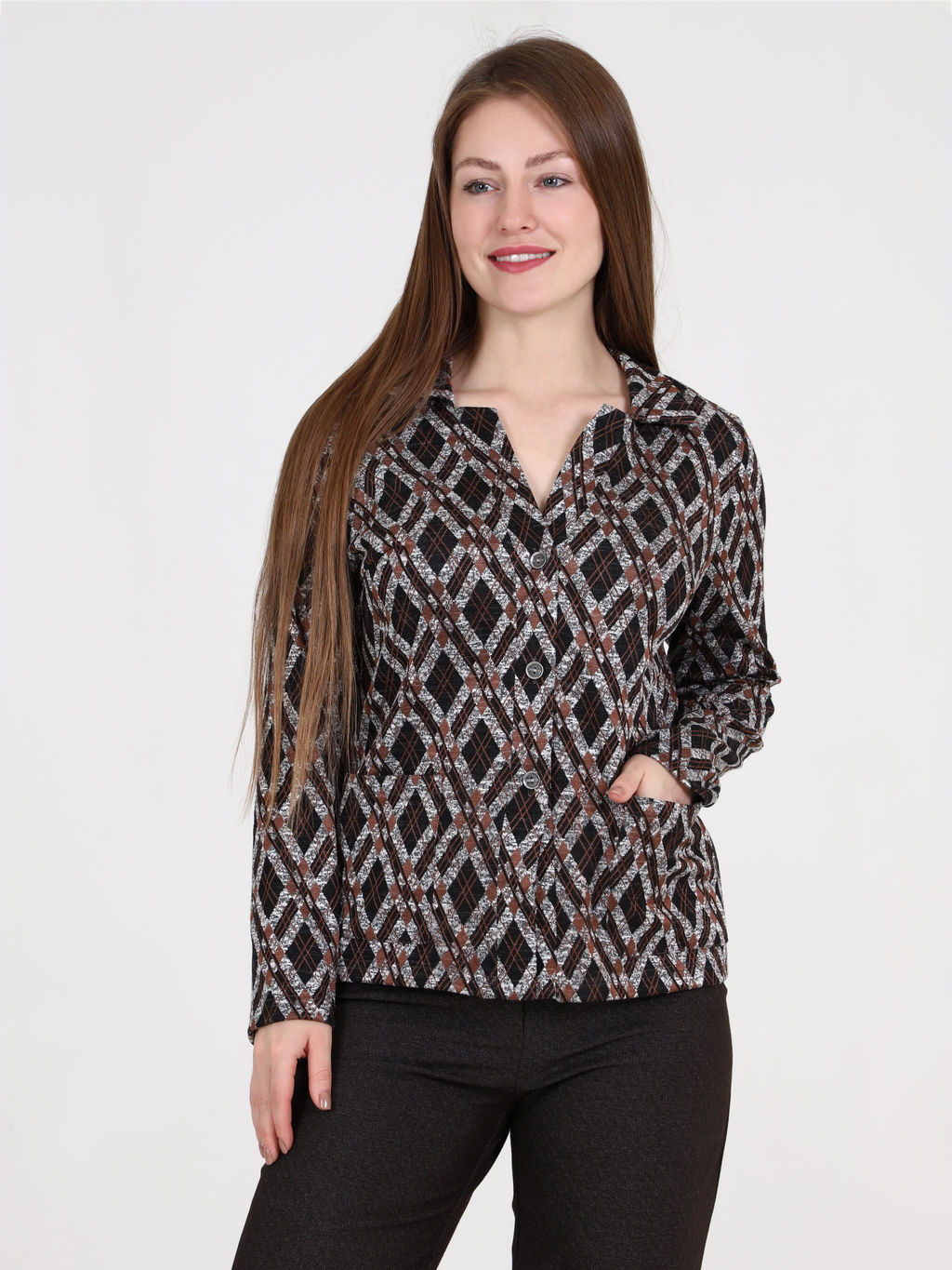 Жакет трикотажный с карманами коричневый - Odis фото 11