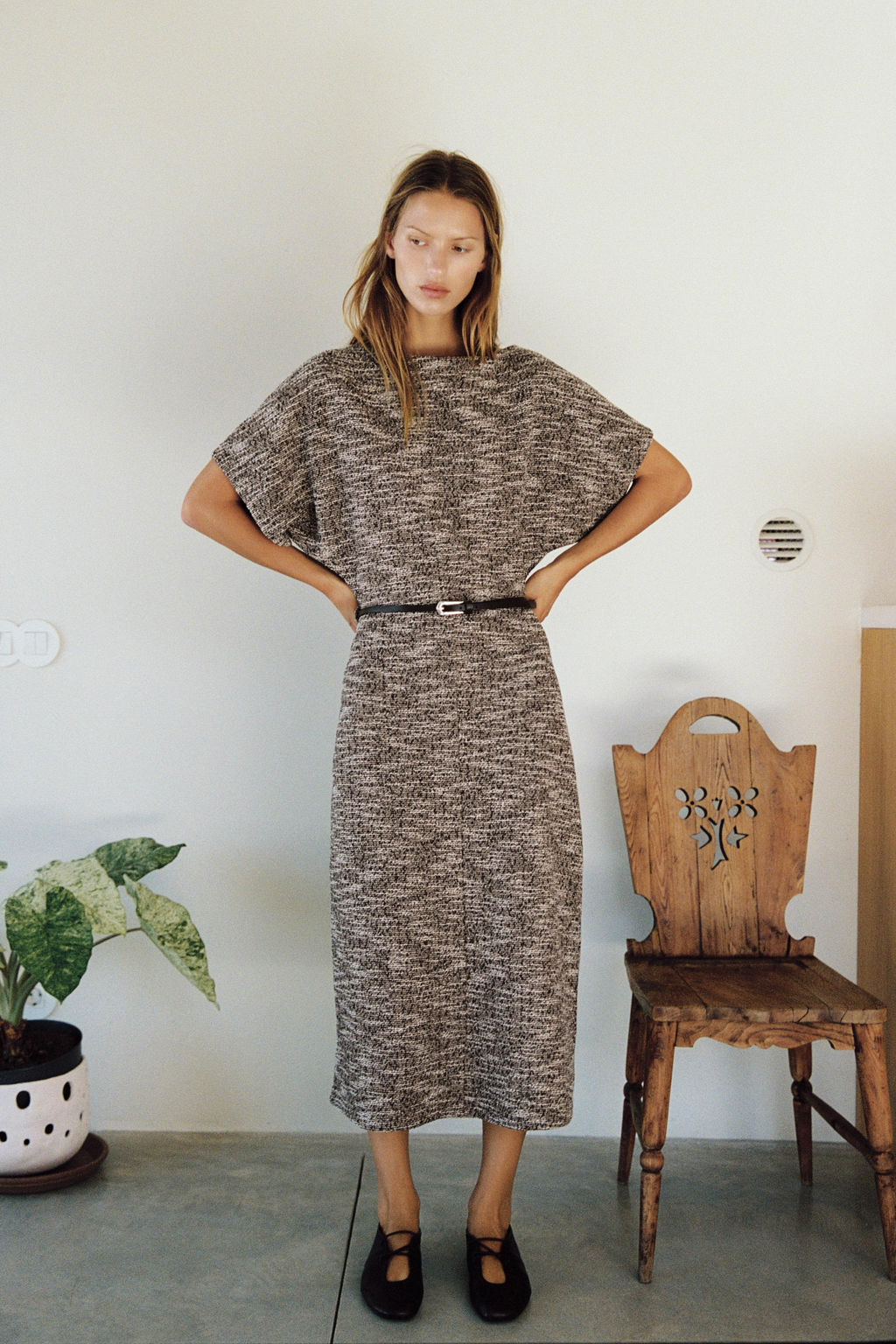 VESTIDO MIDI TEXTURA CINTUR?N / Marr?n / Crudo - Zara фото 10