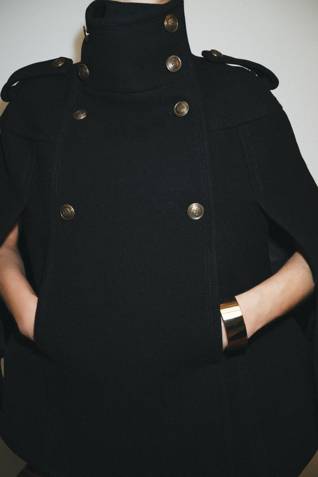 WOOL BLEND CAPE WITH METAL BUTTONS ZW COLLECTION - Zara фото 6