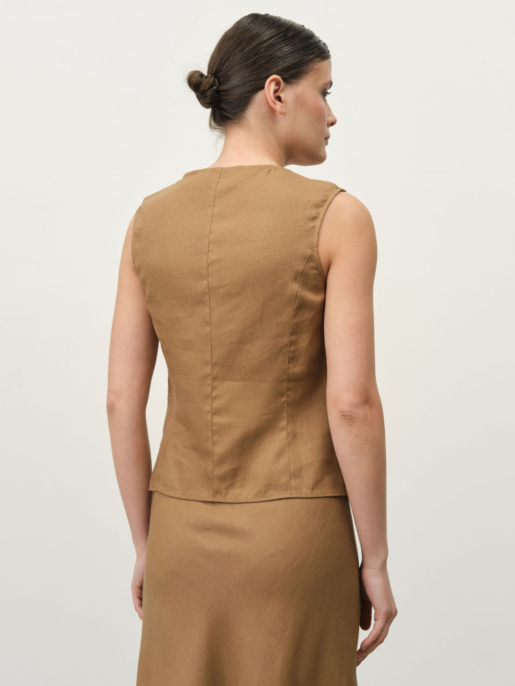 Жилет льняной 7025 кэмел