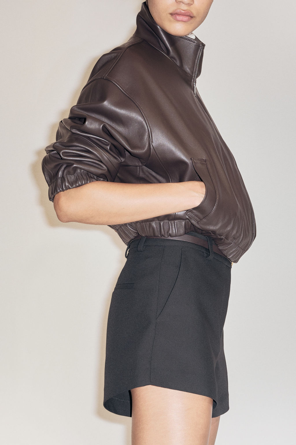 Pantal?n corto con cintur?n - H&m фото 4