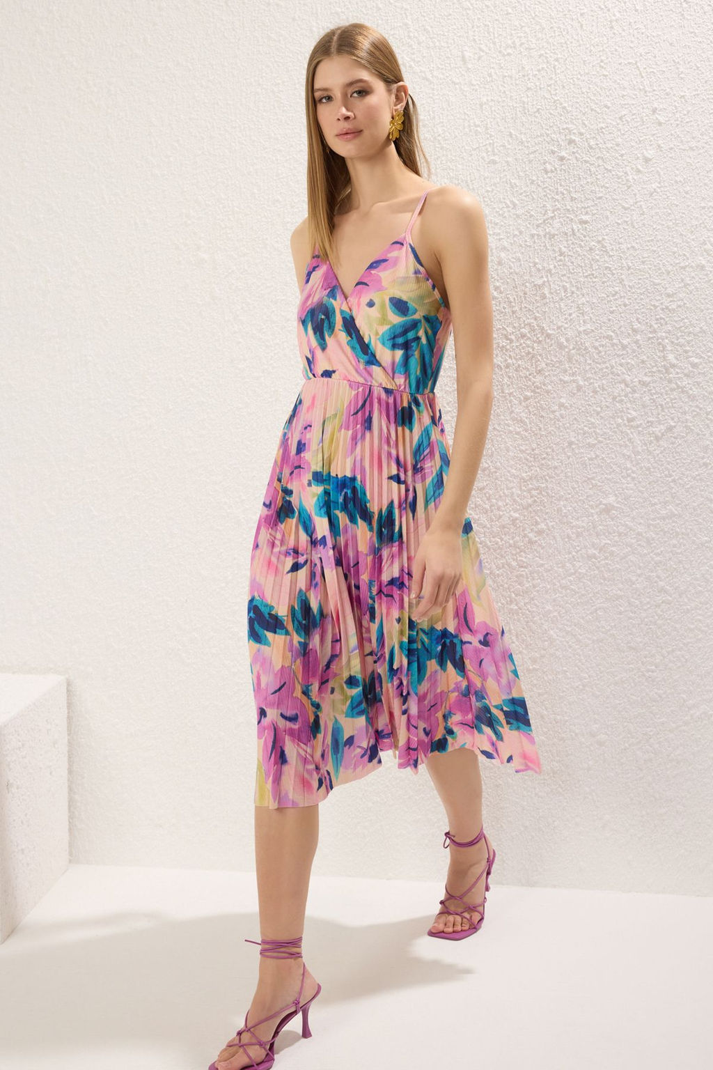 TRENDYOLMILLA Siyah Belden Ac?lanMidi Kruvaze Piliseli Ayarlanabilir Ask?l? Esnek Orme Elbise TWOSS20EL2729  фото 23