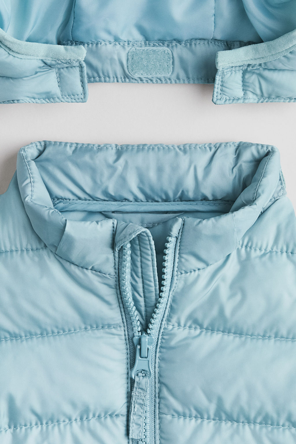 Chaqueta acolchada con capucha