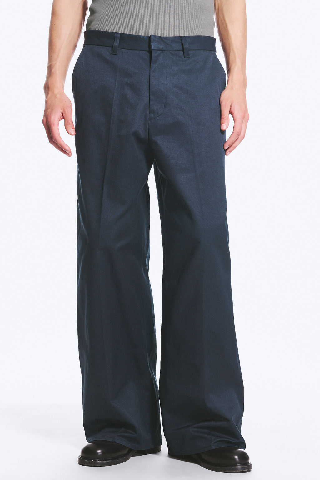 Pantalones chinos Emil de corte holgado - H&m фото 5