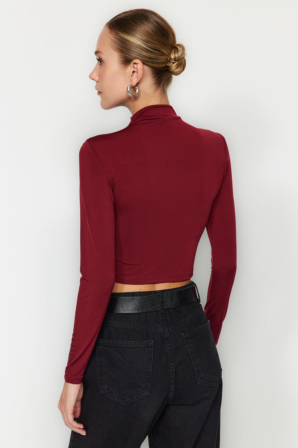 Bordo Dik Yaka Drapeli Vucuda Oturan Esnek Orme Crop Bluz TWOAW24BZ00164
