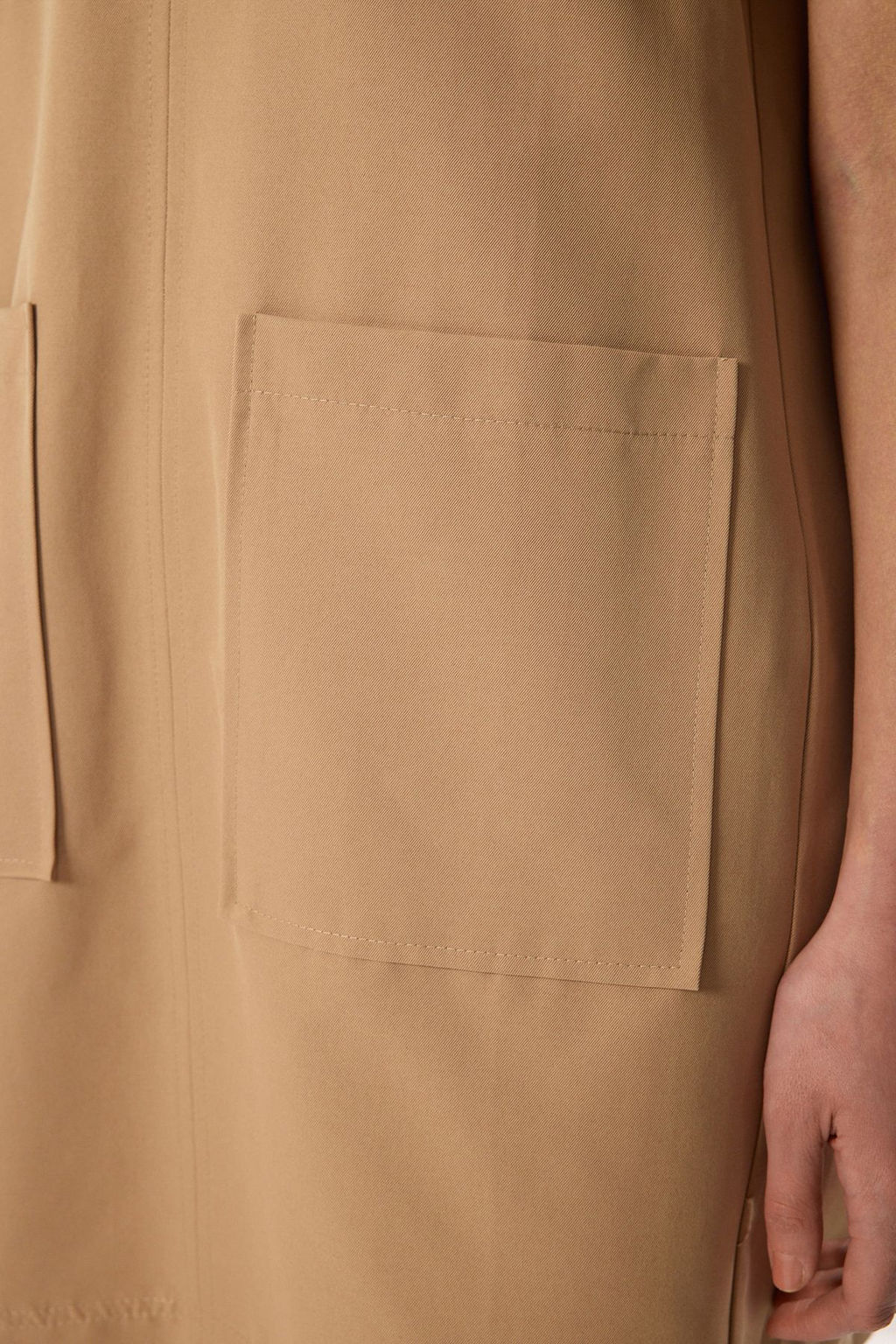 TRENDYOLMILLA Camel Genis Kesim Cep Detayl? Mini Gabardin Dokuma Elbise TWOSS25EL00138