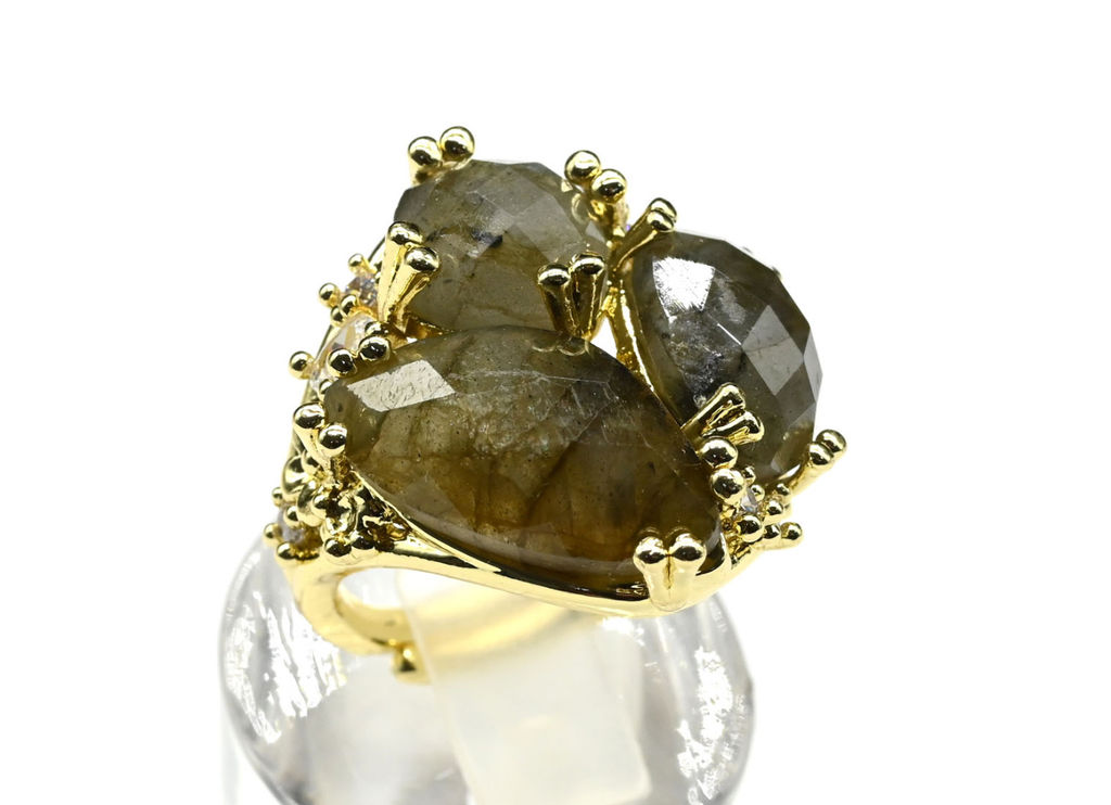 Кольцо из ювелирного сплава с лабрадором Радуга камня