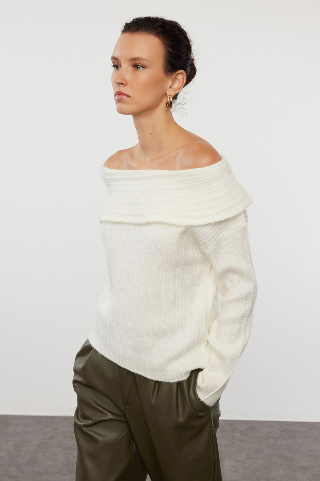 Ekru Yumusak Dokulu Carmen Yaka Triko Kazak TWOAW25KZ00076 - Trendyolmilla фото 2