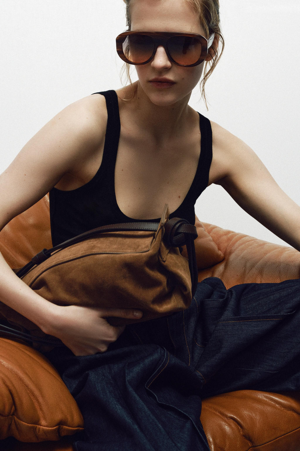 BOLSO DE MANO PIEL ALARGADO / ARENA/MARR?N - Zara фото 2