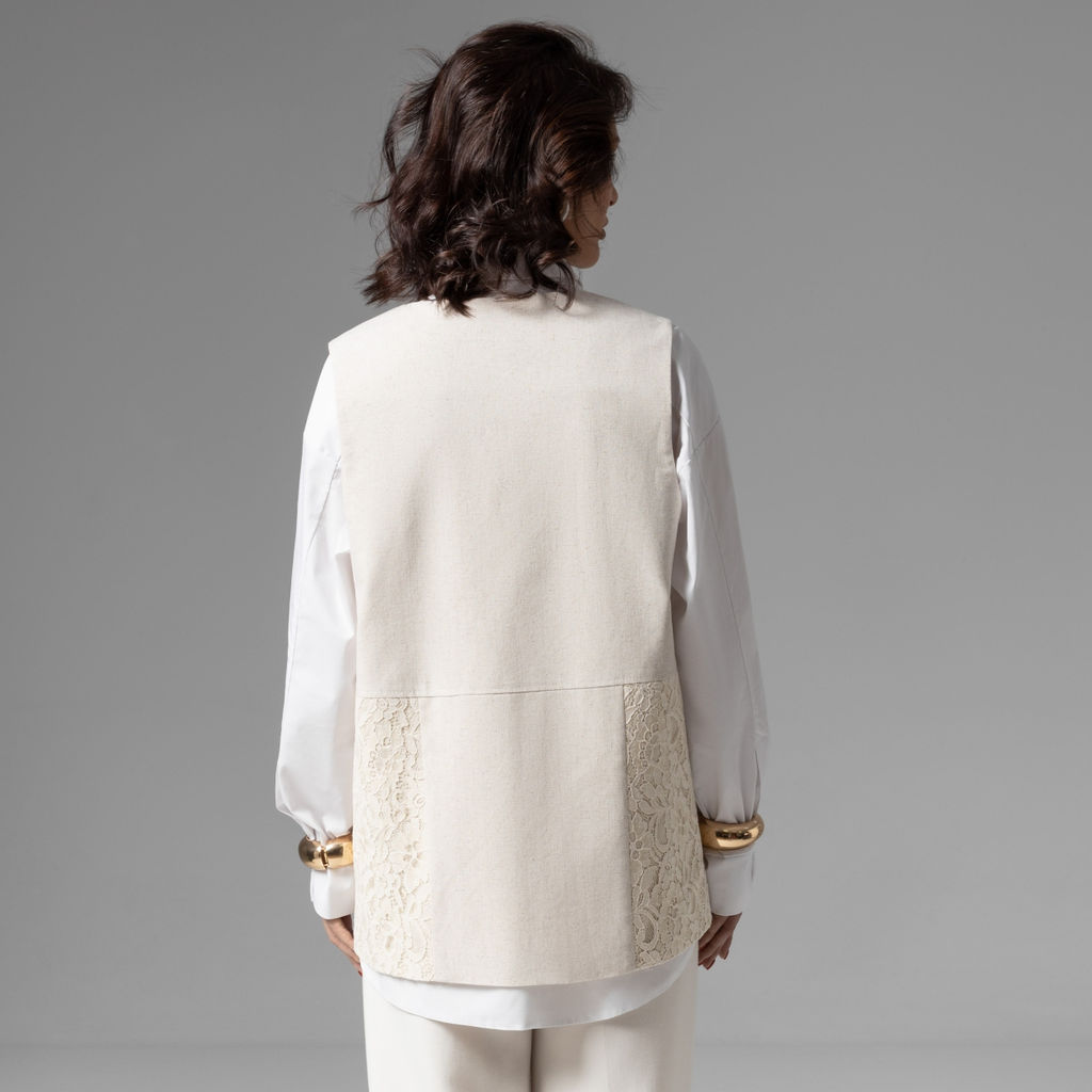 Жилет на подкладе с кружевом, Искусство переговоров (beige) - Charutti фото 11