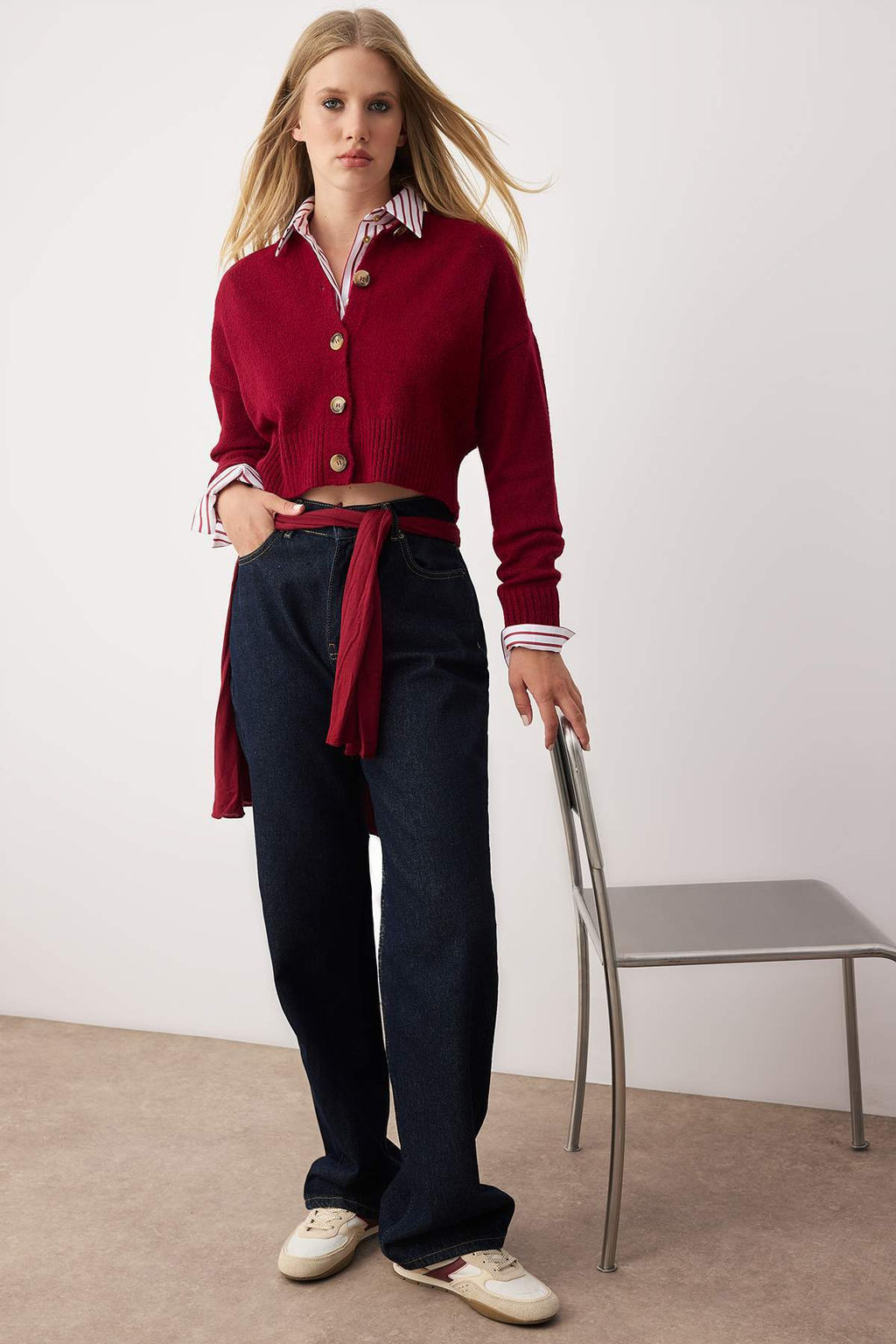 TRENDYOLMILLA Gri Crop Yumusak Dokulu Dugmeli Triko H?rka TWOAW24HI00198 фото 17