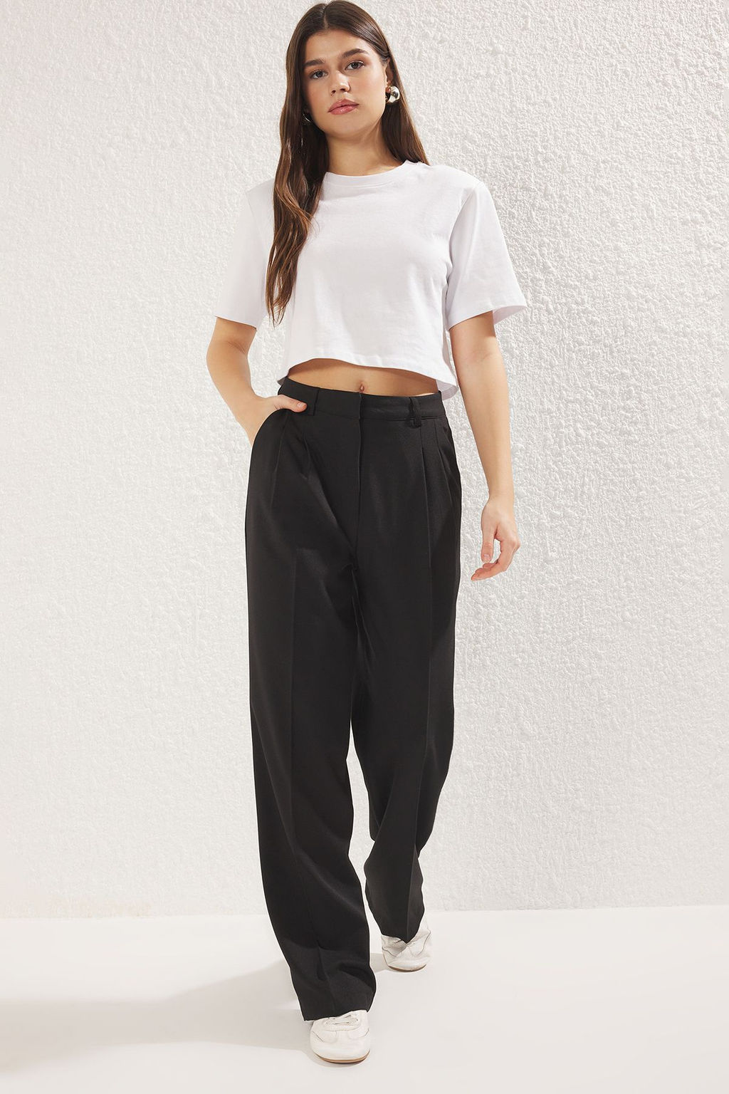 Siyah*001 Limited Edition Straight/Duz Kesim Pilili Dokuma Kumas Pantolon TWOAW23PL00401