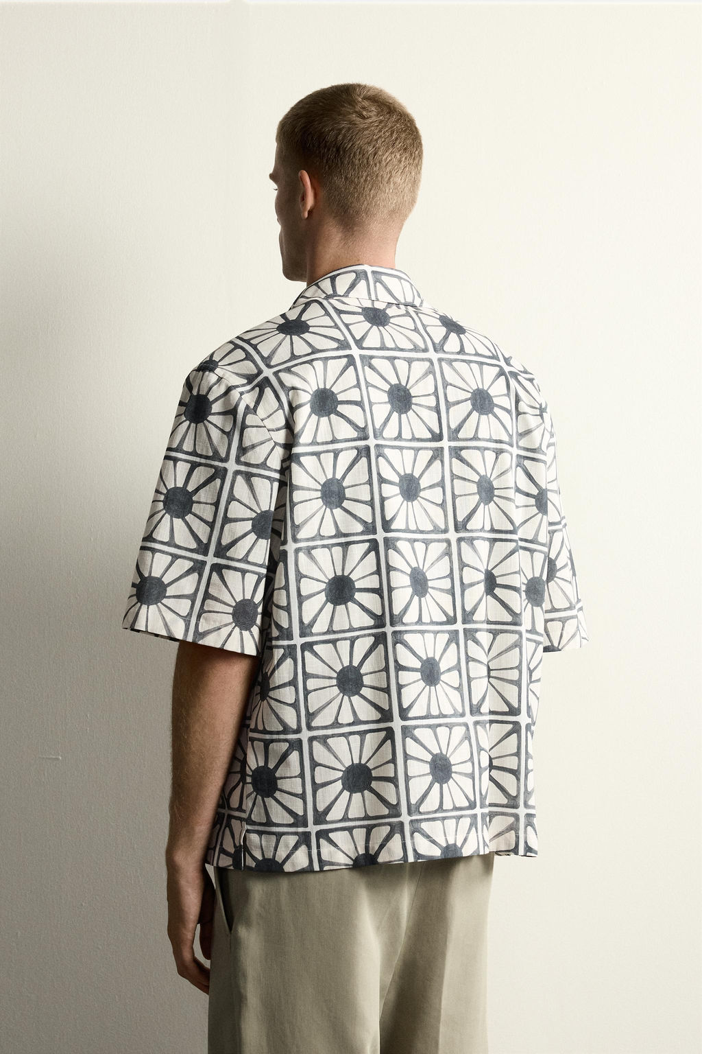 CAMISA RELAXED FIT ESTAMPADO MOSAICO / Blanco - Zara фото 3