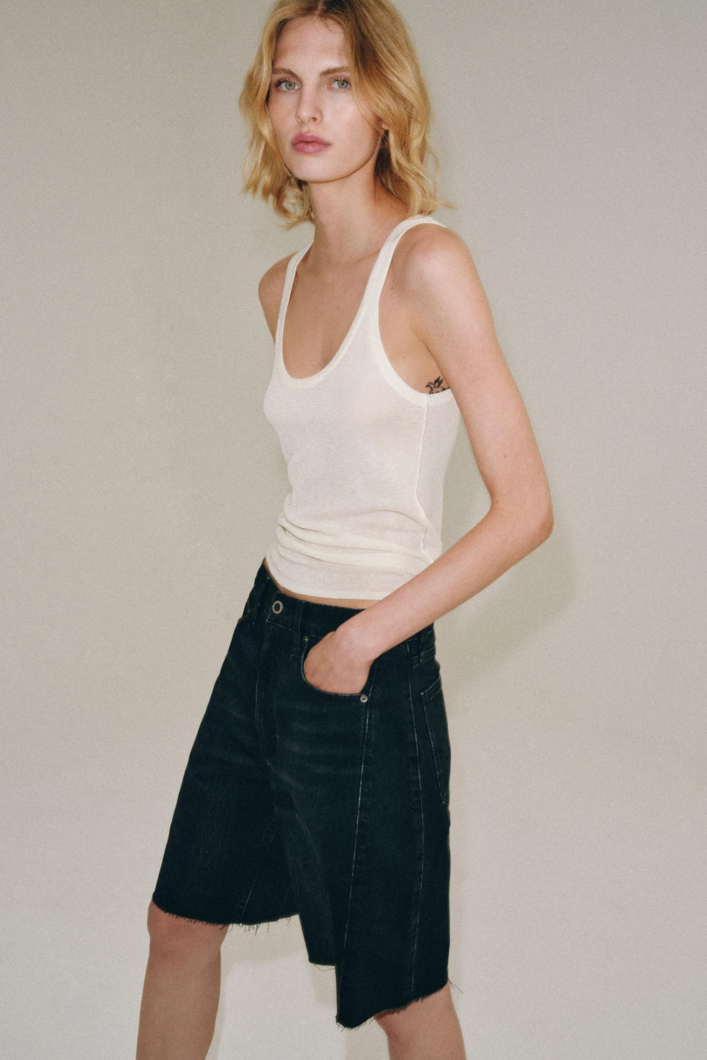 BERMUDA DENIM RELAXED TIRO MEDIO ZW COLLECTION / Negro - Zara фото 5